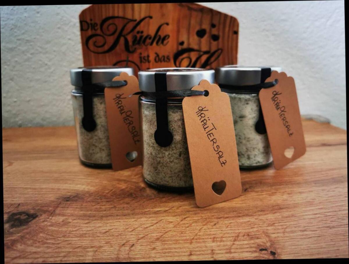 Kräutersalz mit Kräutern aus dem eigenen Garten 2