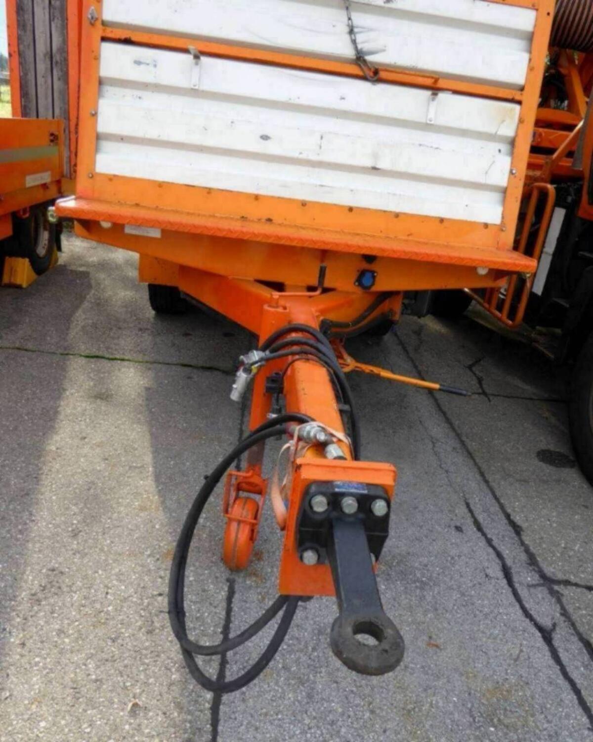 Kratzboden Anhänger Müller 2