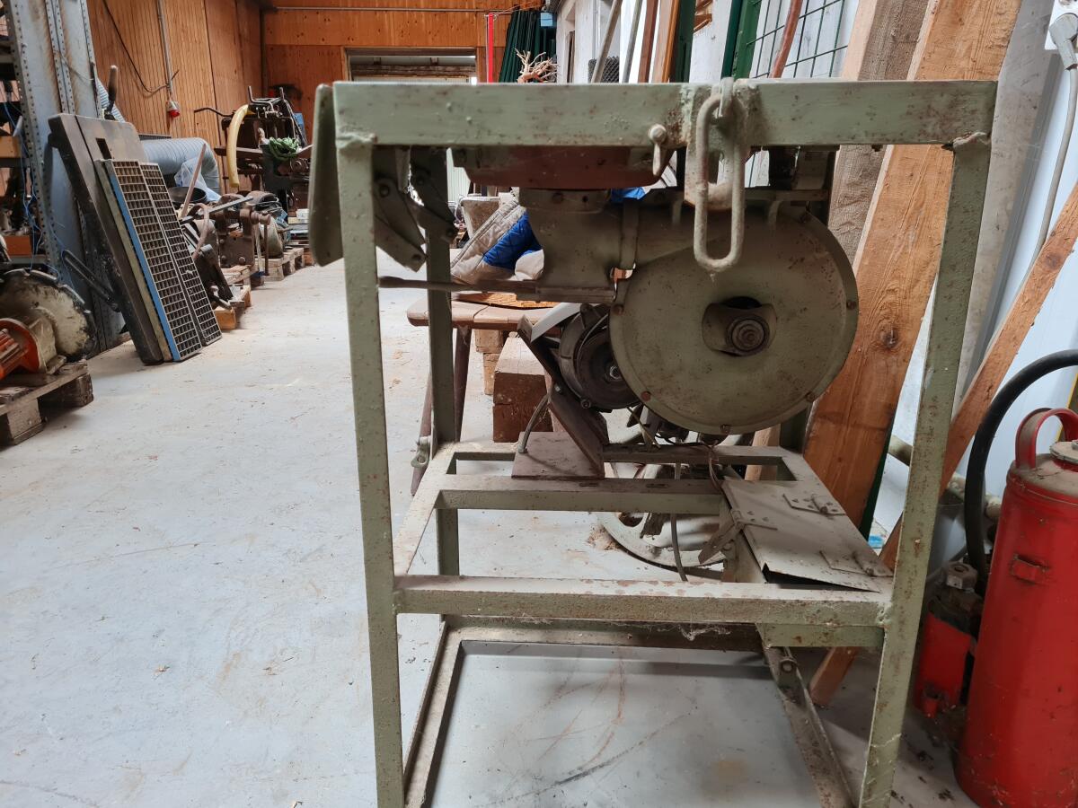 Feldschmiede mit Schmiedeschraubstock 2