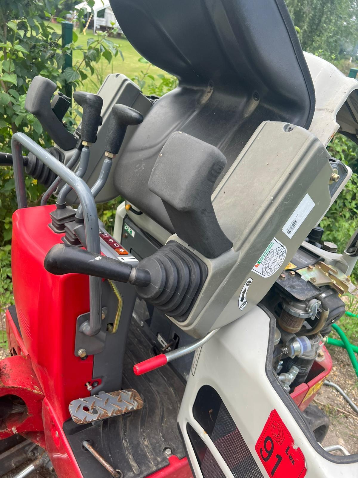 TB 210 R Takeuchi Minibagger 2