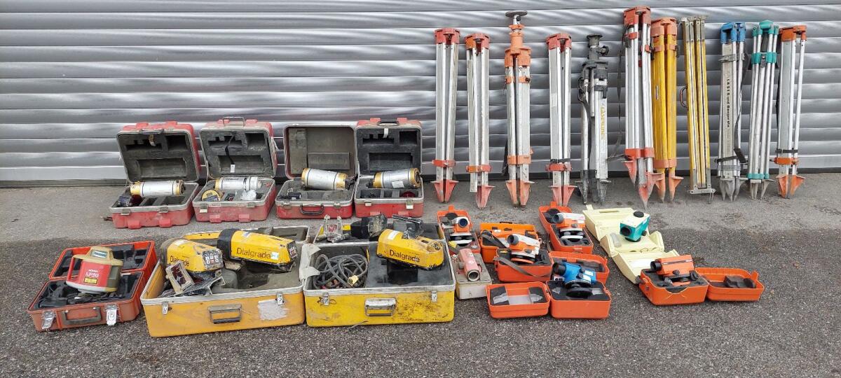 Kanallaser, Nivelliergerät und Stativ 2