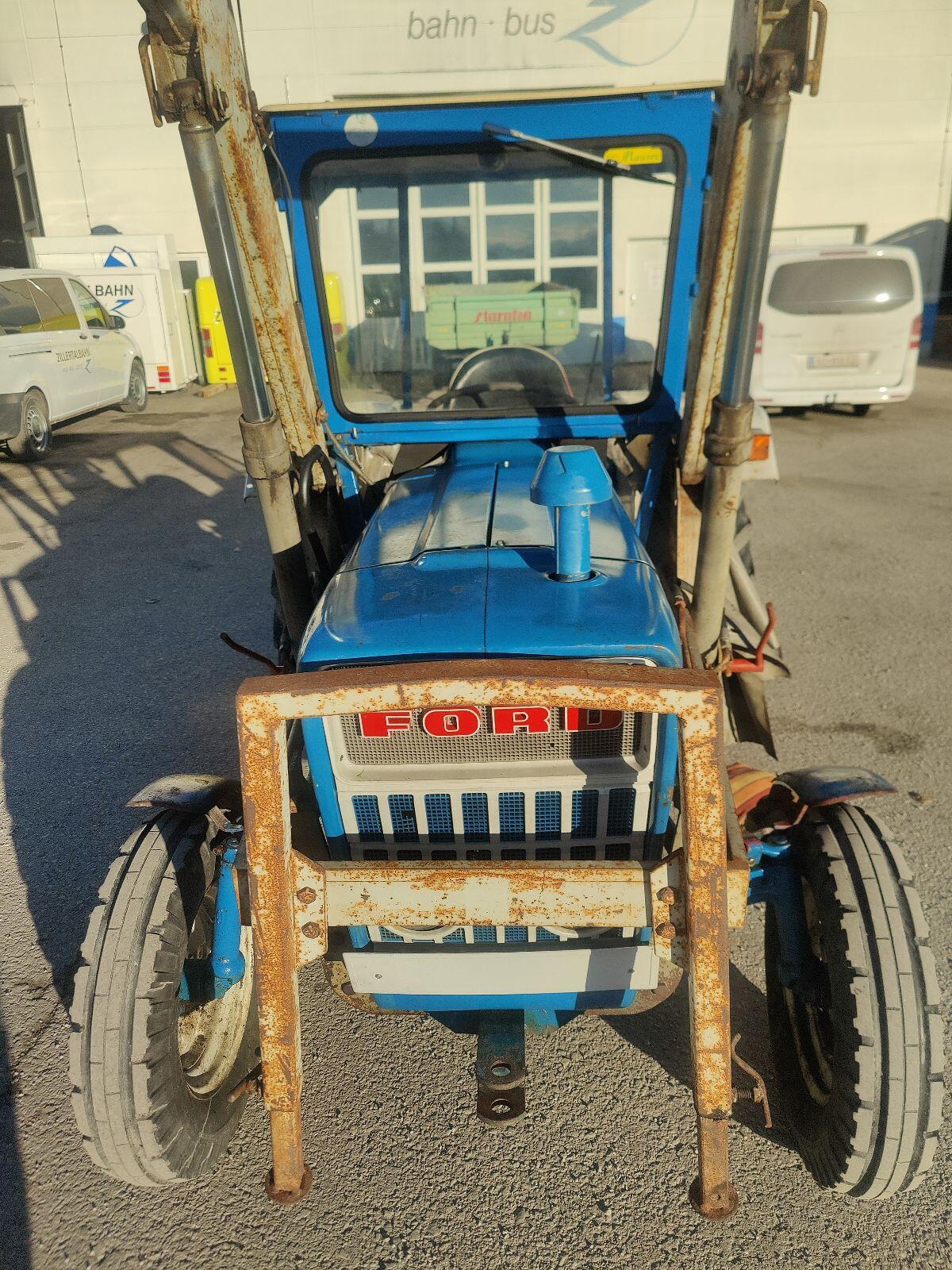 Ford 2000 mit Frontlader 3