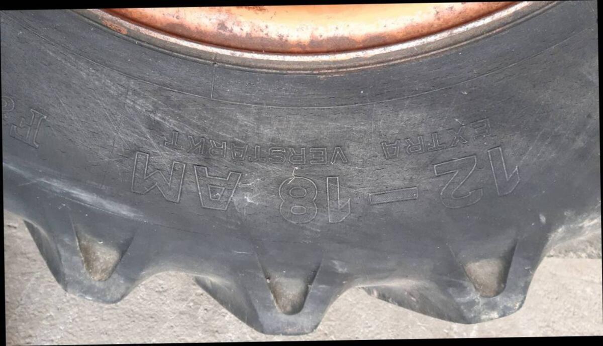 Felgen mit Reifen 12,4x18 2