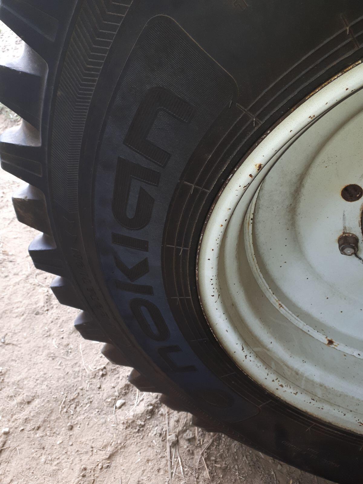 Nokian Tri 2 540/80-38 und 440/80-28 3