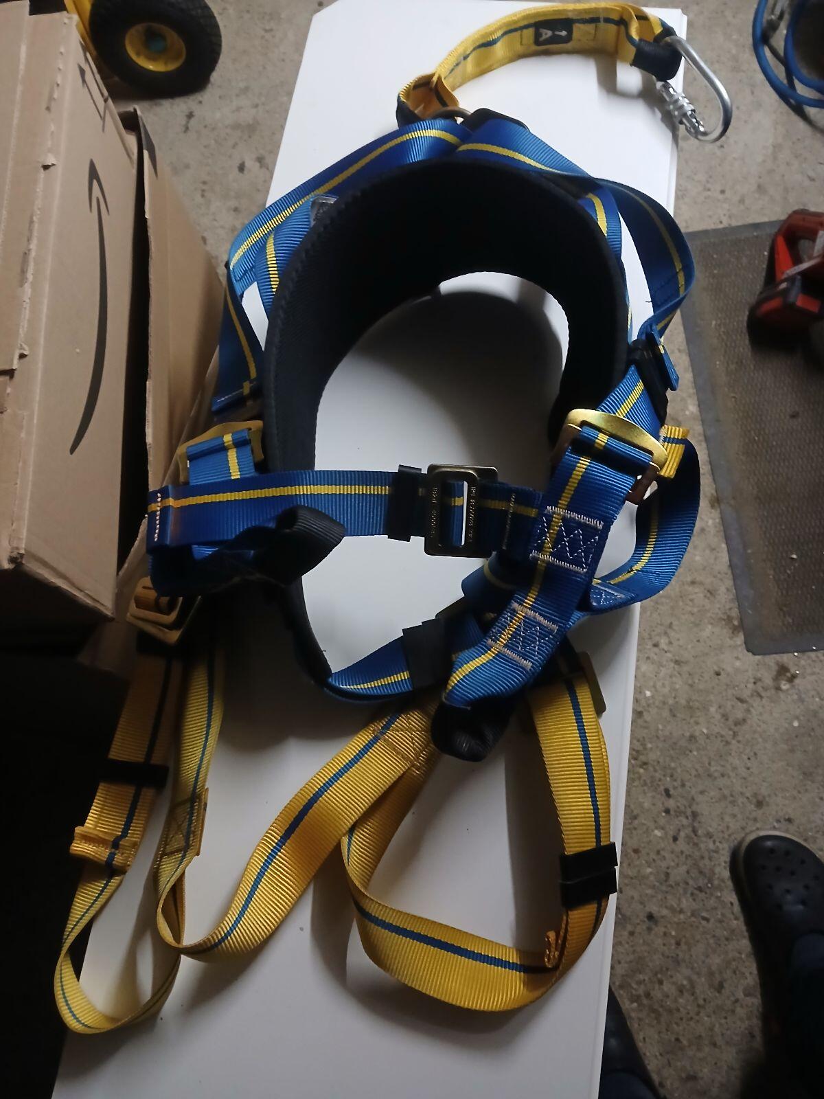 Klettergurt mit Absturzsicherung und 30 m Seil 2