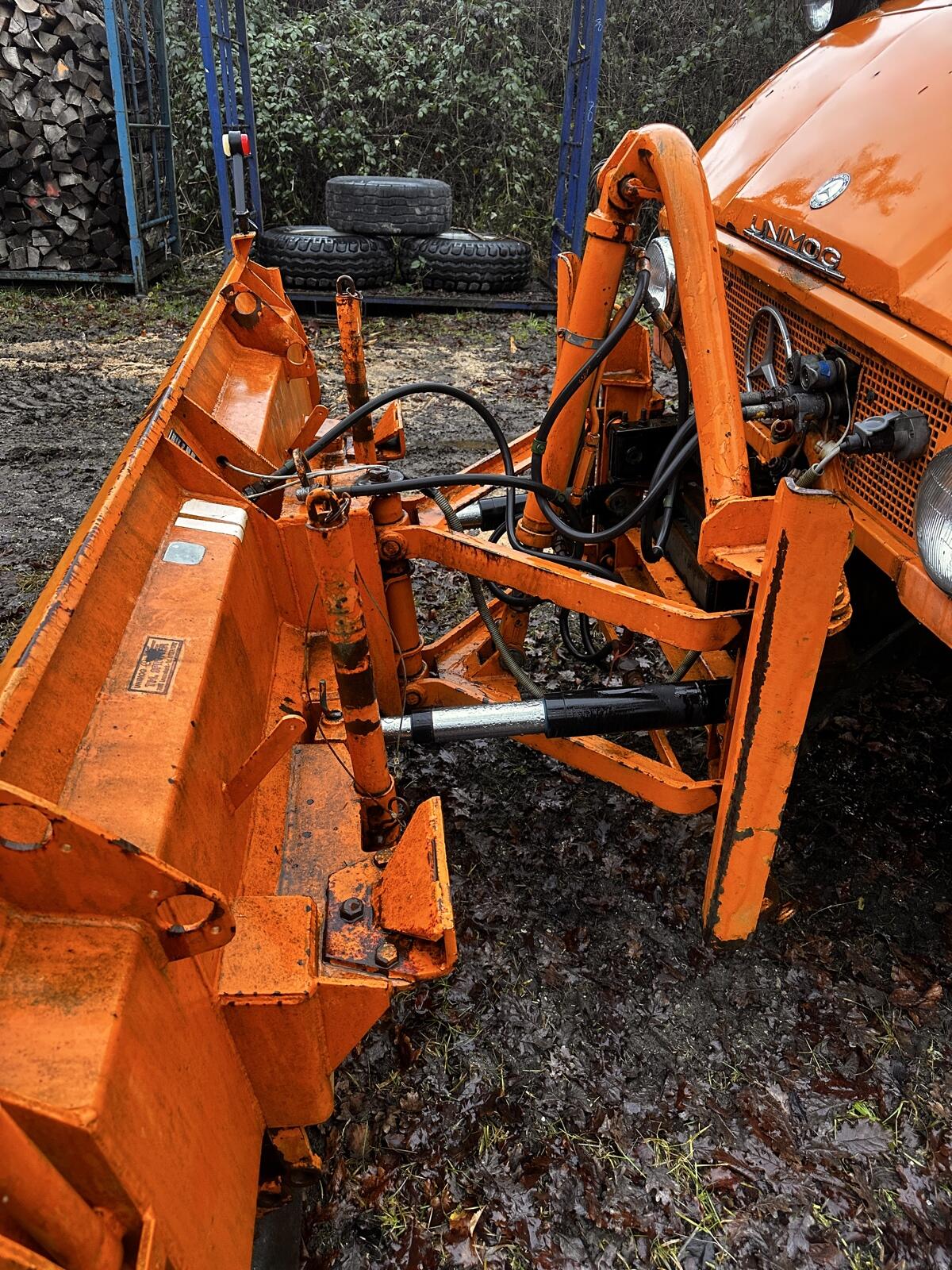 Unimog Schneepflug vollhydr. 3