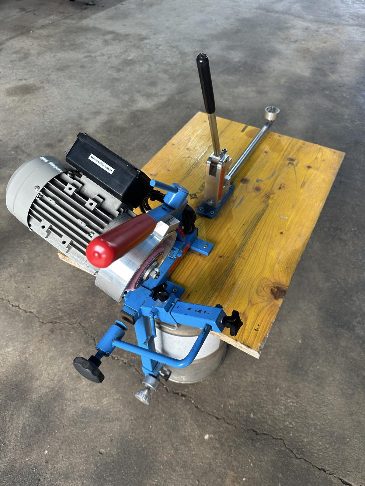 Schleifgerät für Kreissägeblätter (bis 800 mm) inkl. Schränkapparat. 1