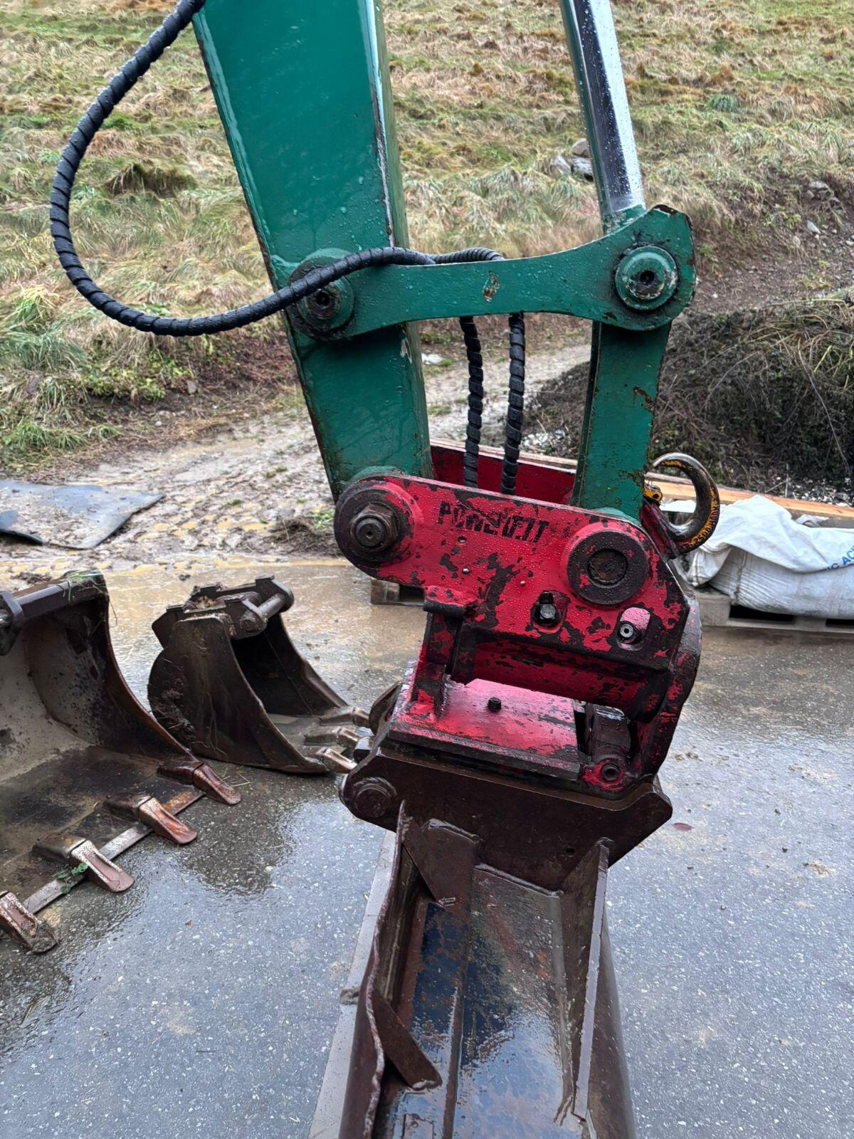 Takeuchi TB 070 mit Powertilt 2