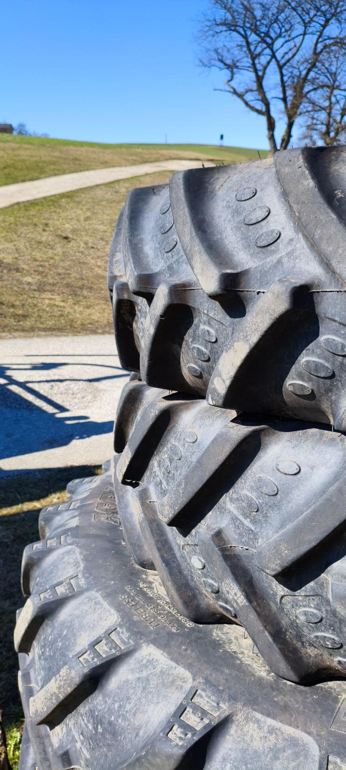 Pflegebereifung BKT Agri Max RT855 2