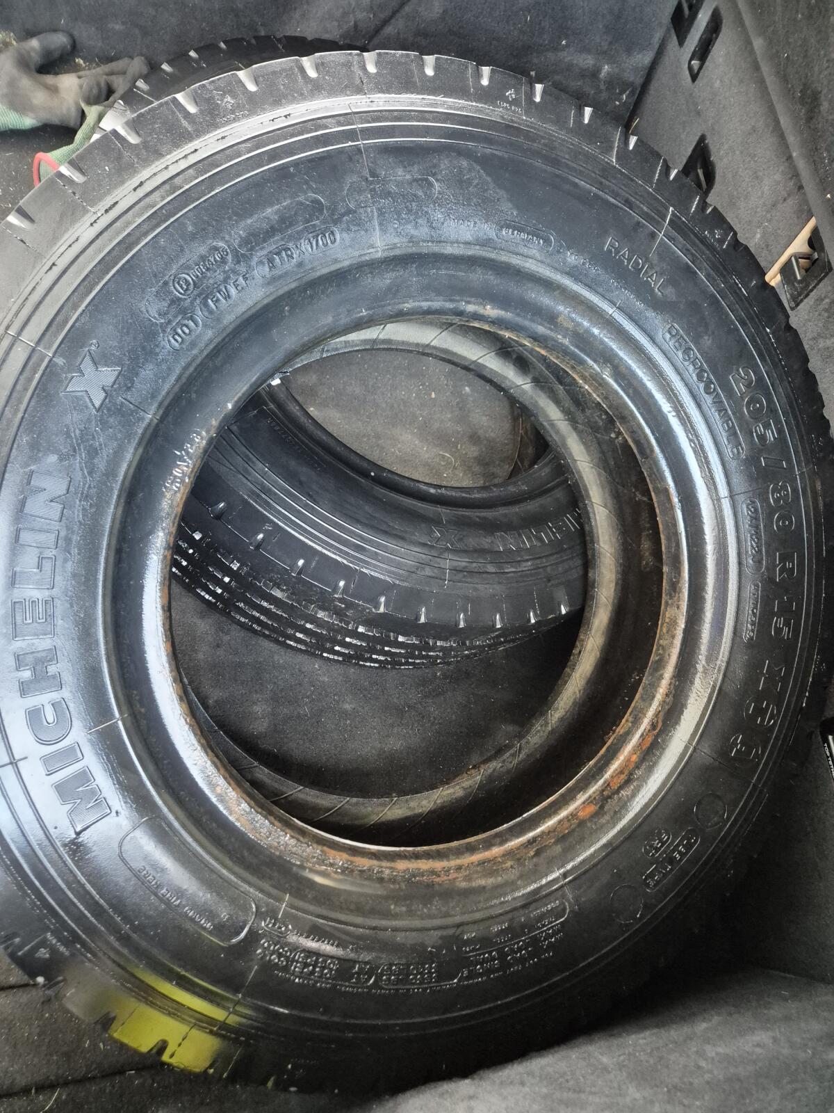 Tieflader Reifen Michelin 205/80 R15 2