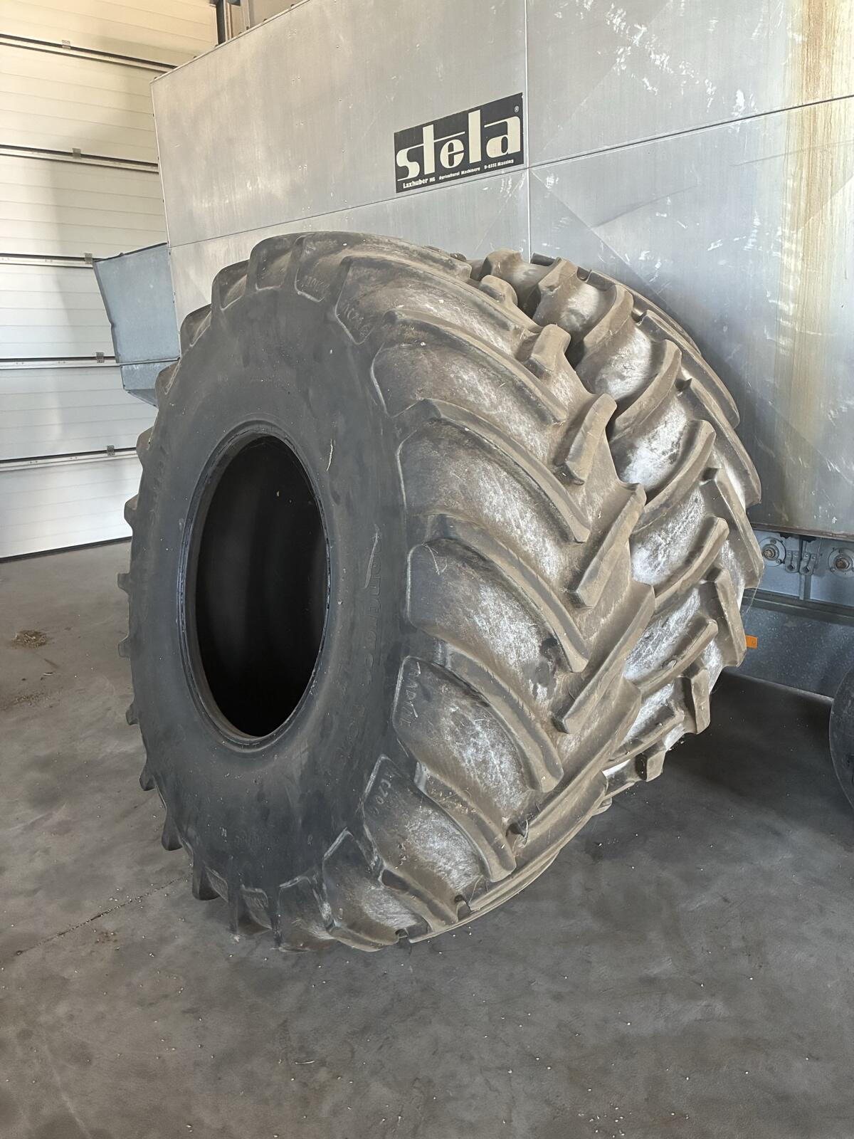 Continental 680/85R32 178A8 2