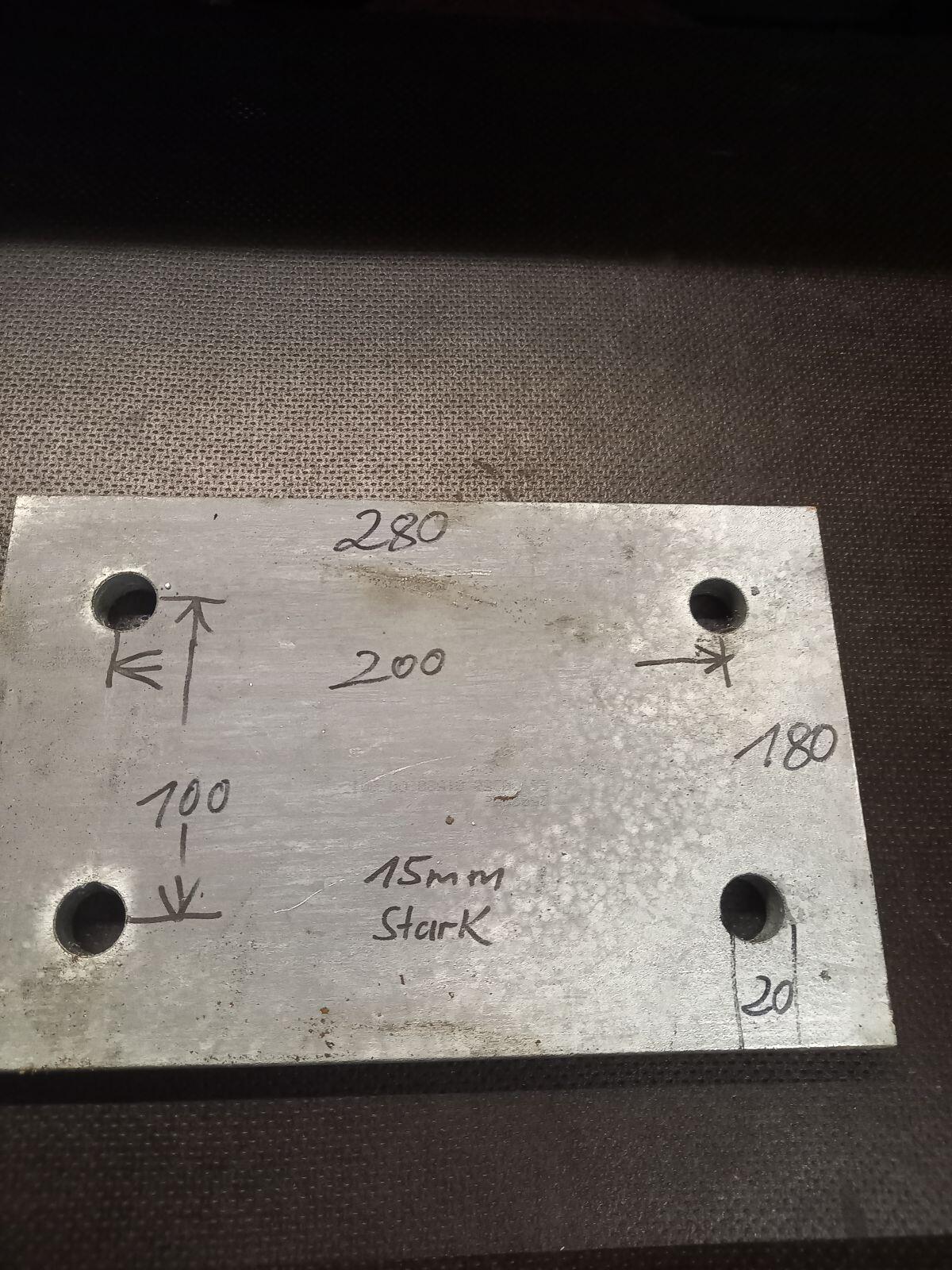 2 verzinkte Stahlplatten einseitig abgeschnitten 2