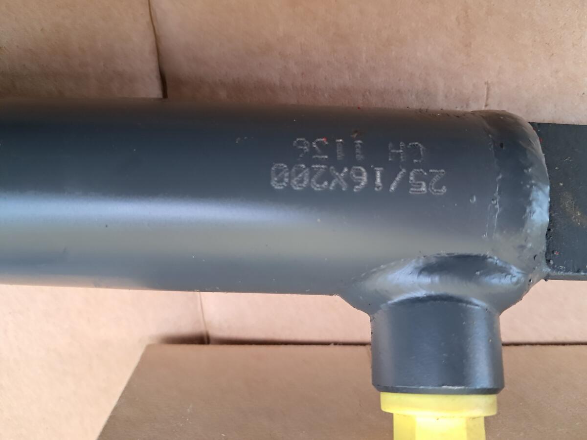 Doppeltwirkende Hydraulikzylinder 2