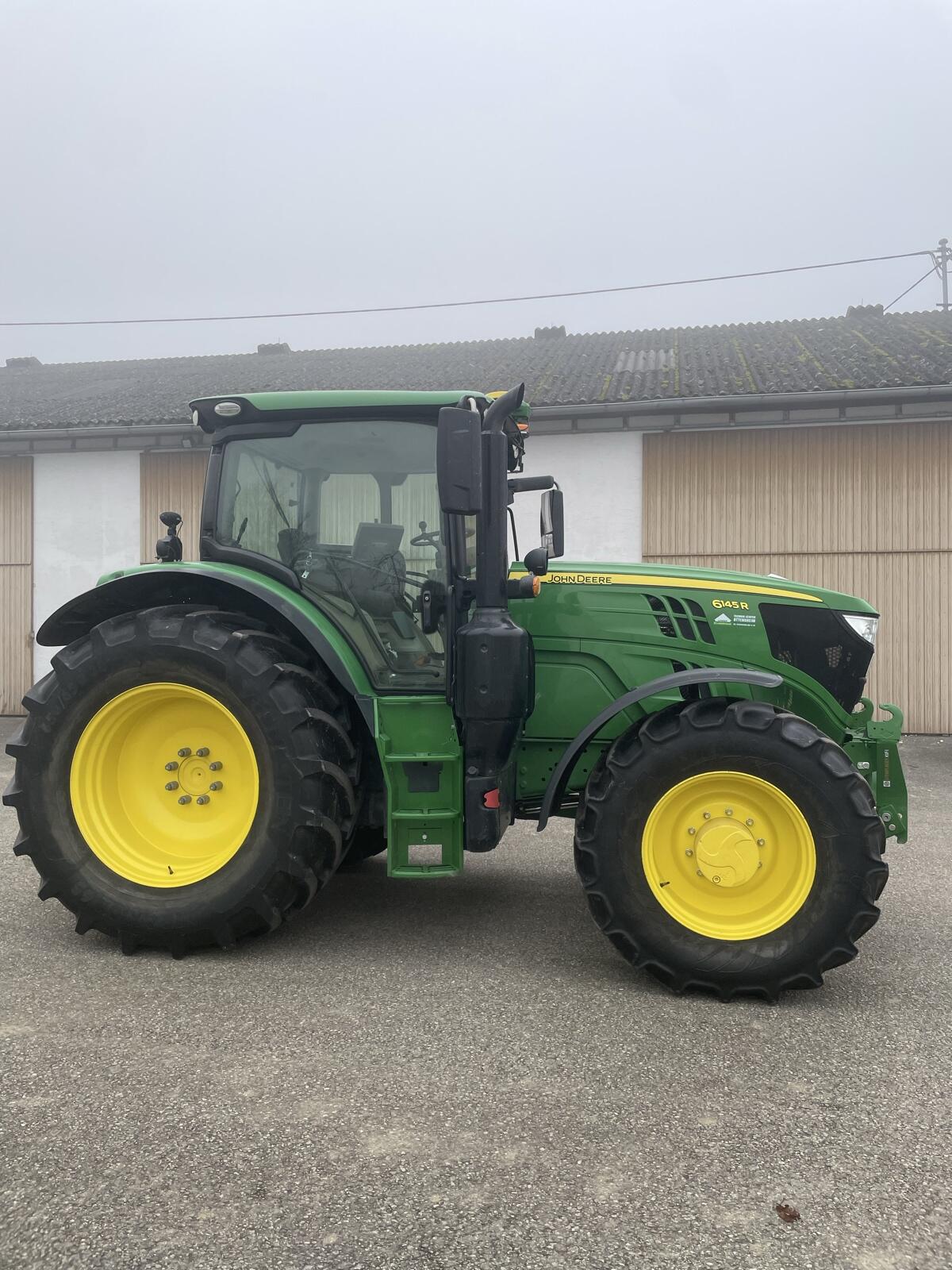 John Deere 6145R 3