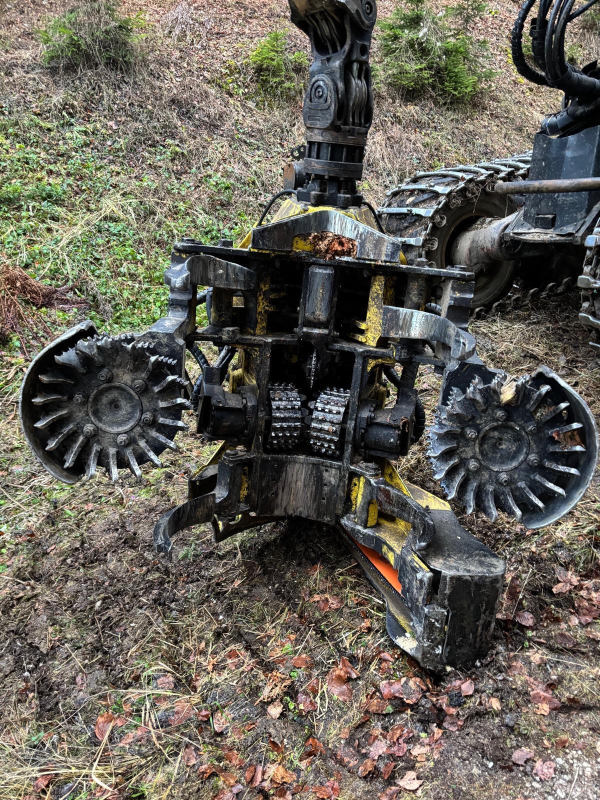 Harvester John Deere 1270 E mit Waratah 480 3