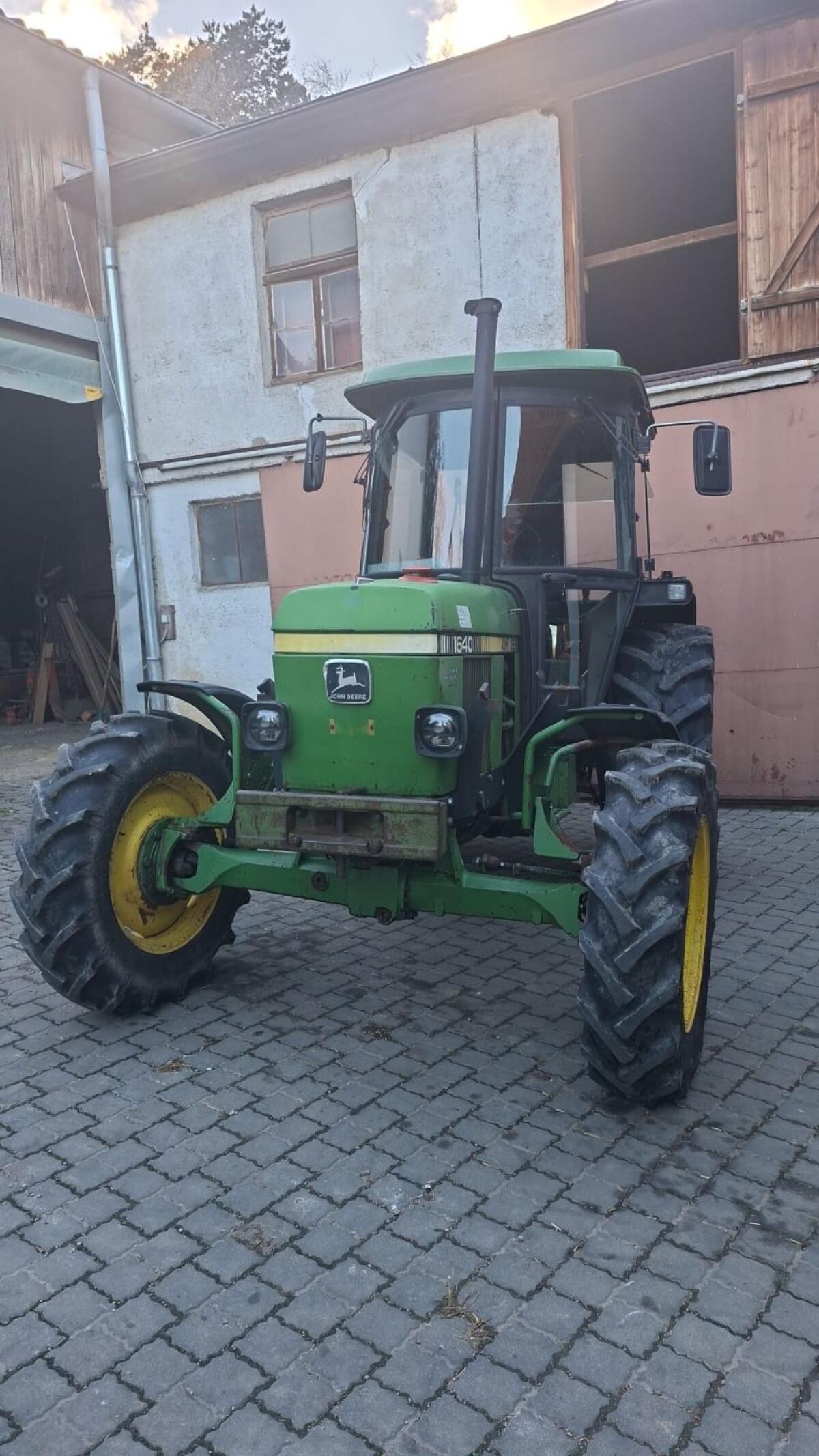 John Deere 1640 2