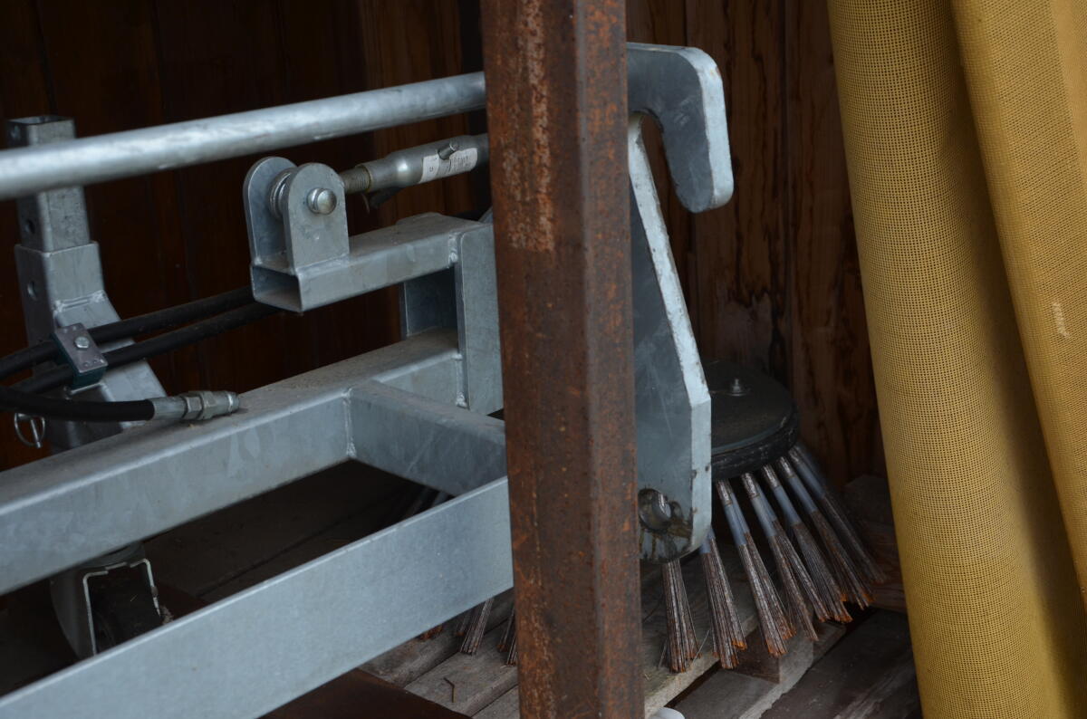 Verkaufe neuwertige Wildkrautbürste (Weidemann) 3