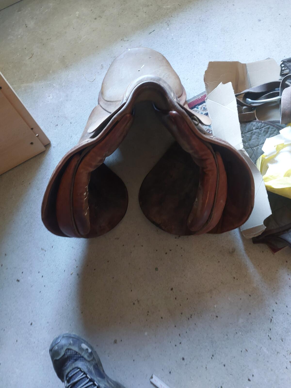 Sattel mit Zubehör 2