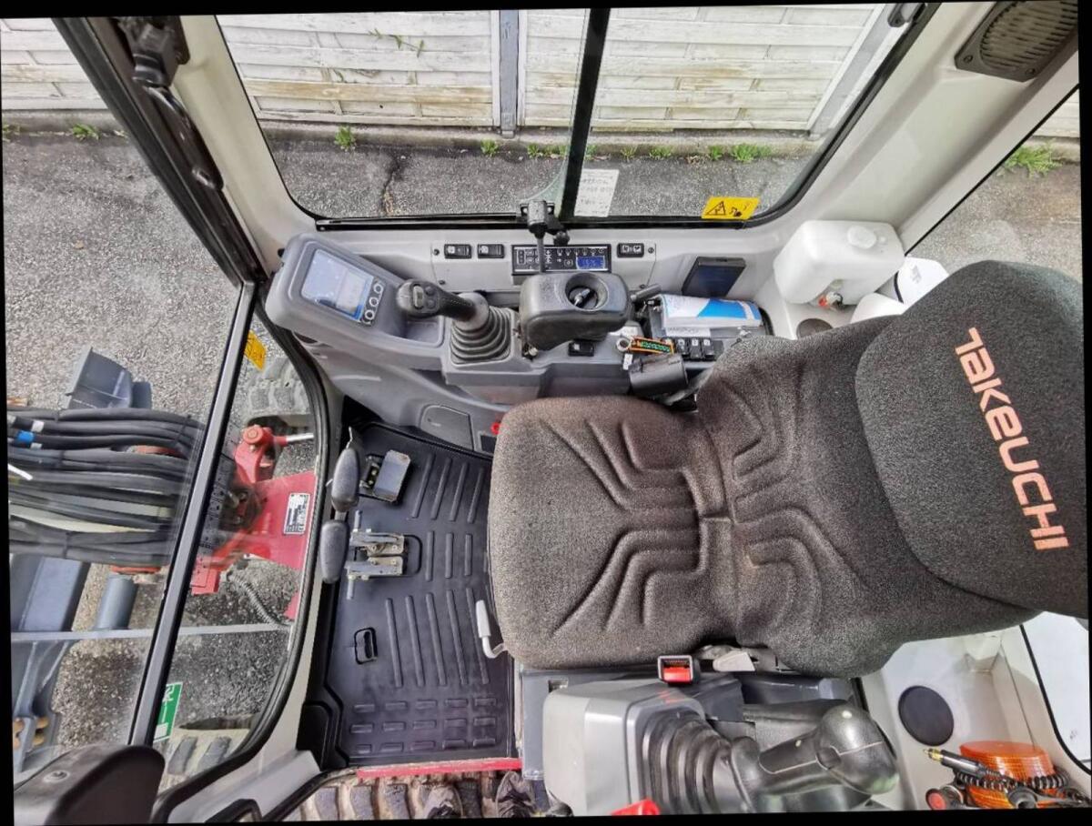 Takeuchi TB 225 inkl. Powertilt und V4 Ausstattung 2