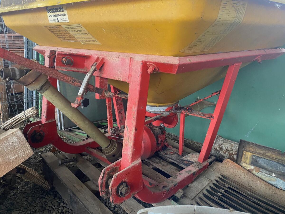 Bezzecchi Düngerstreuer 3