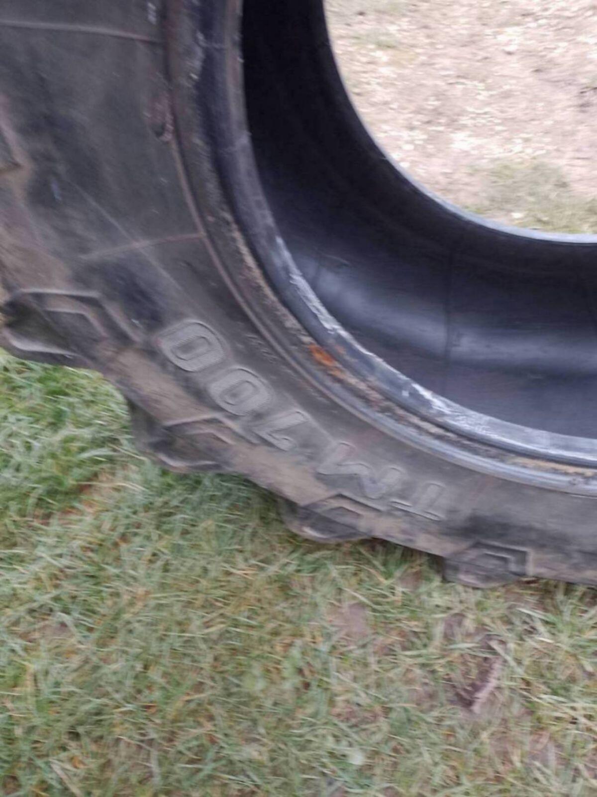 Verkaufe Traktorreifen 360/70-20 3