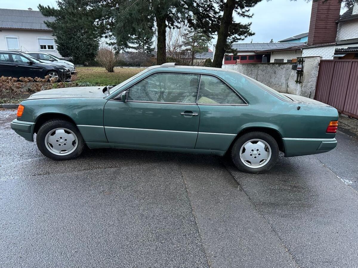 Mercedes 230 CE Oldtimer 1