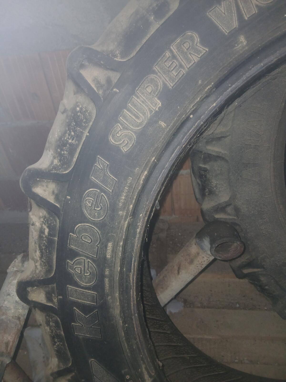 Verkaufe gebrauchte Traktorreifen 3