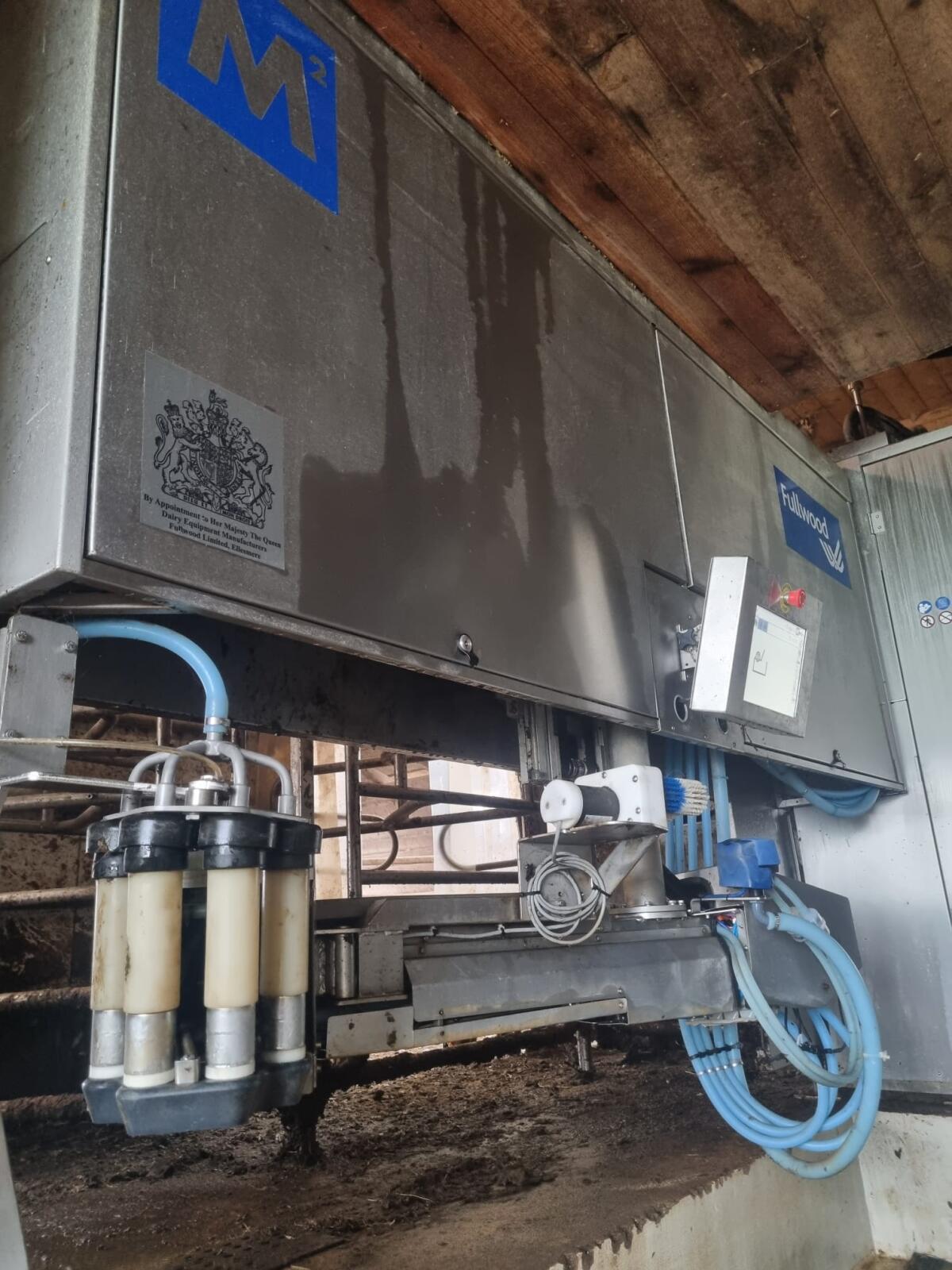 Melkroboter MERLIN 2 und Milchkühltank Packo 3.800 l 3