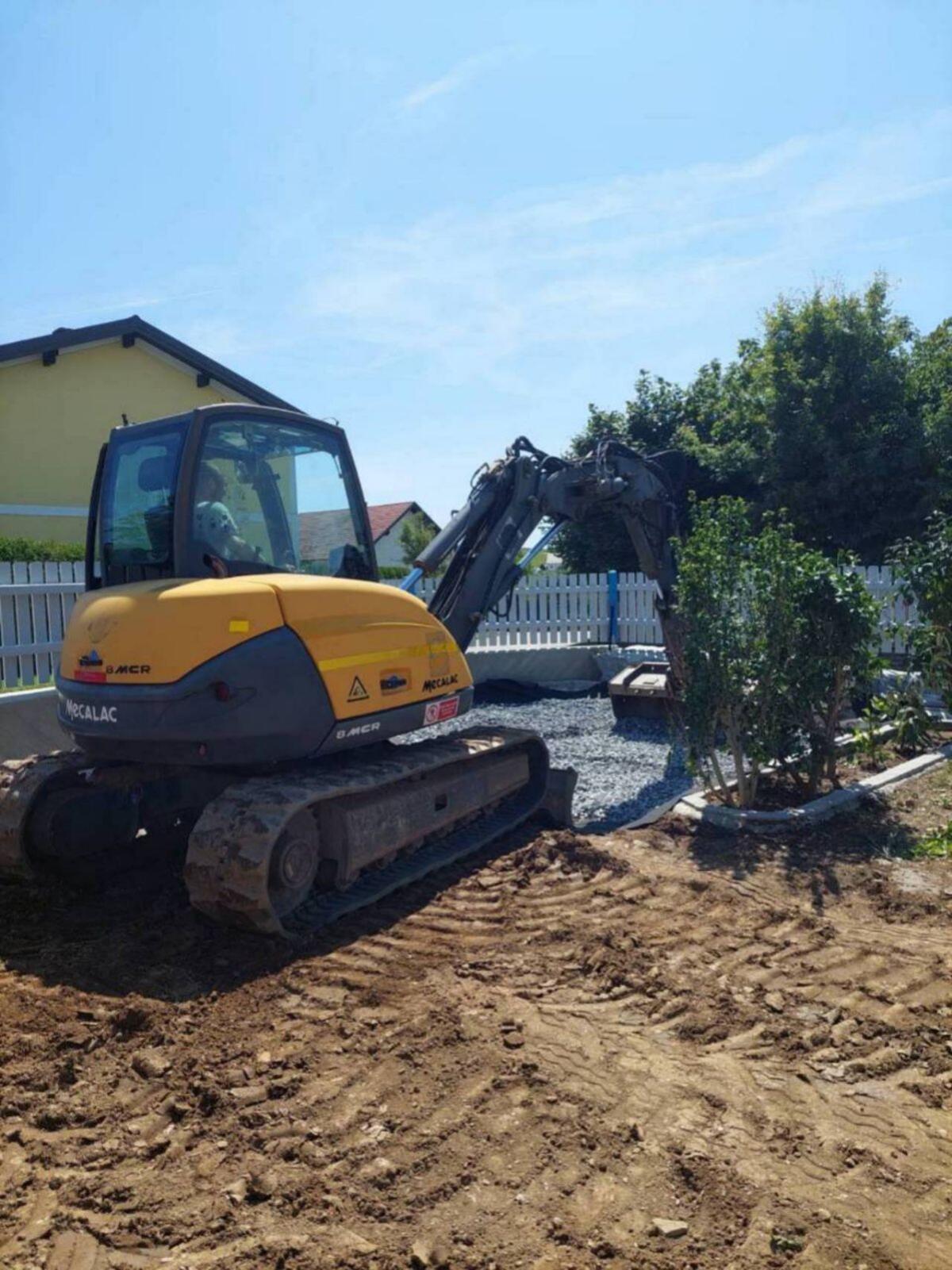 Bagger, Lader, Mecalac 8MC 2