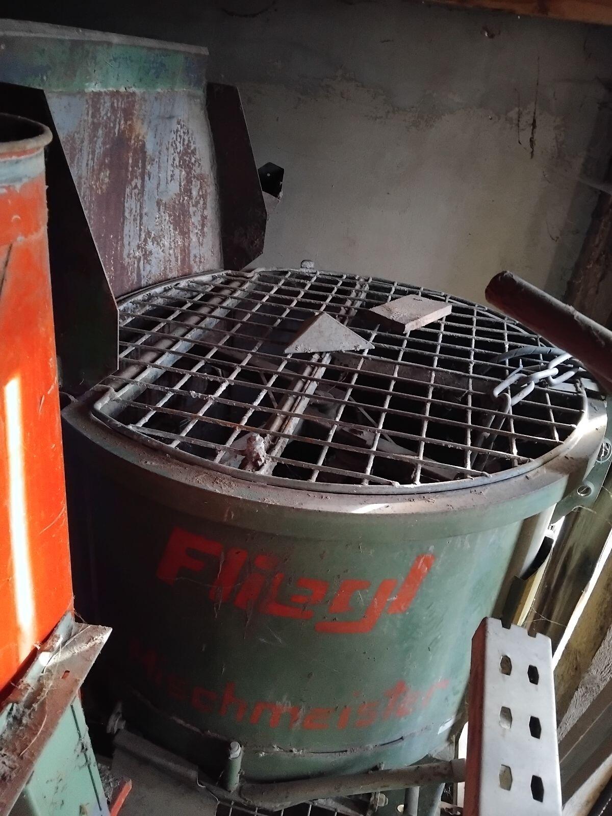 Verkaufe Fliegl Zwangsmischer 2