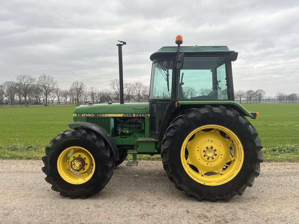 John Deere 2140 2