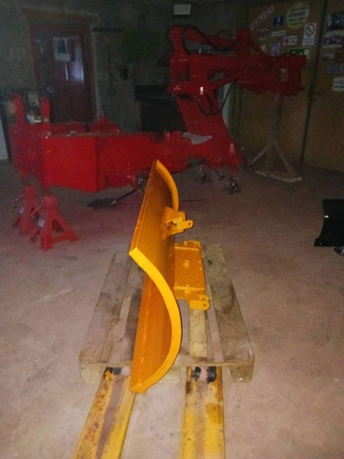 Verkaufe gebrauchten Schneeschild 2