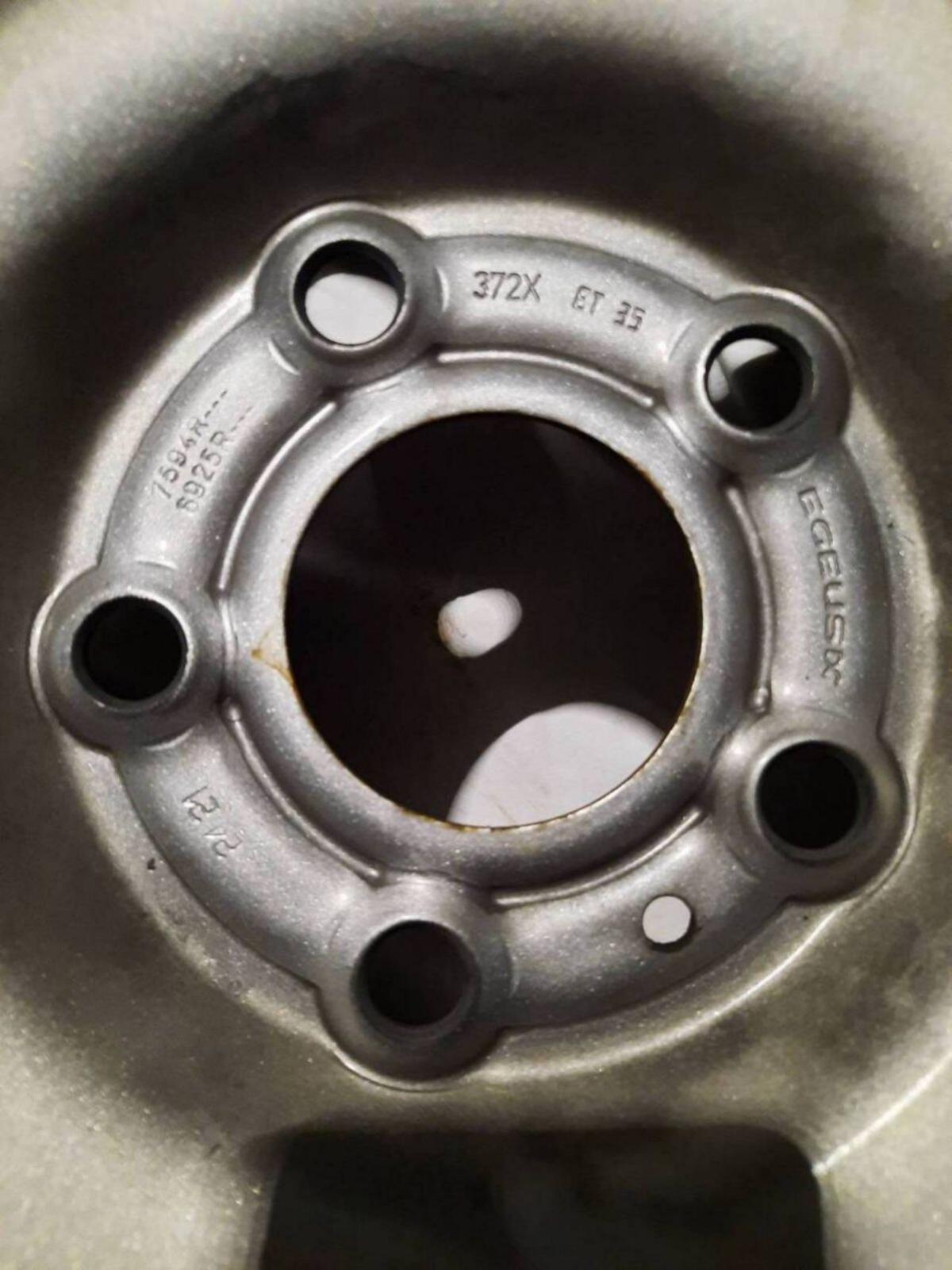 Stahlfelgen und Zierkappen Mercedes-Benz 2