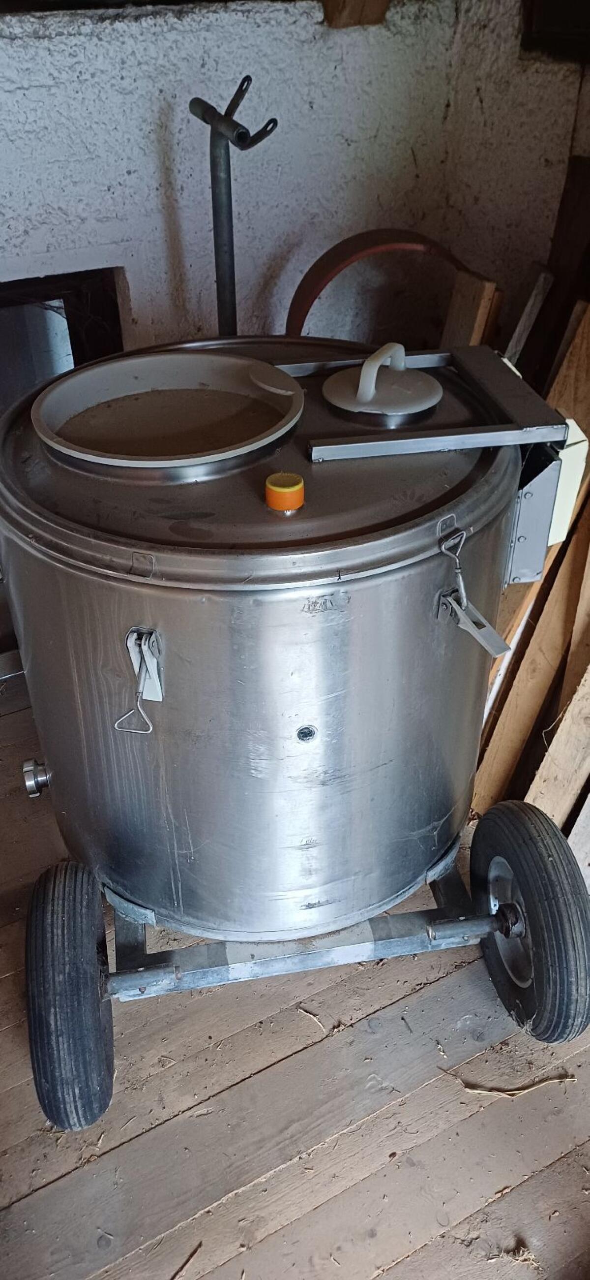 Milchkühlung WET 150 und Tank 320 l 2