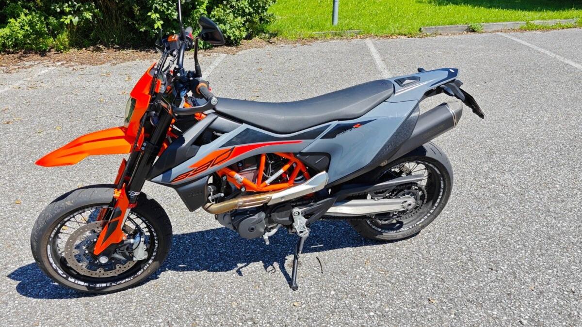 Motorrad KTM 690 SMC-R Supermoto 2