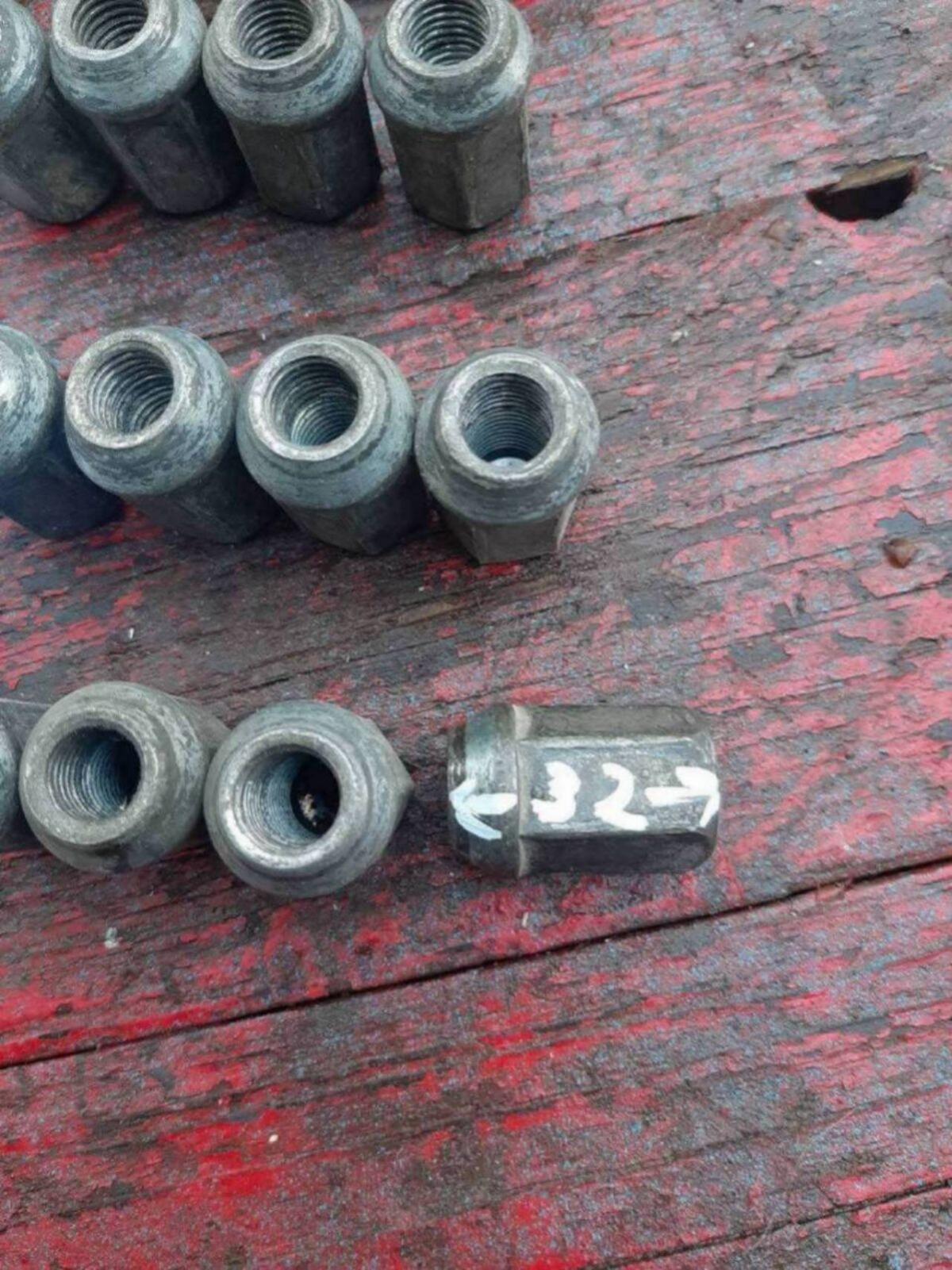 Lange Radmuttern M 12 x 1,5 2