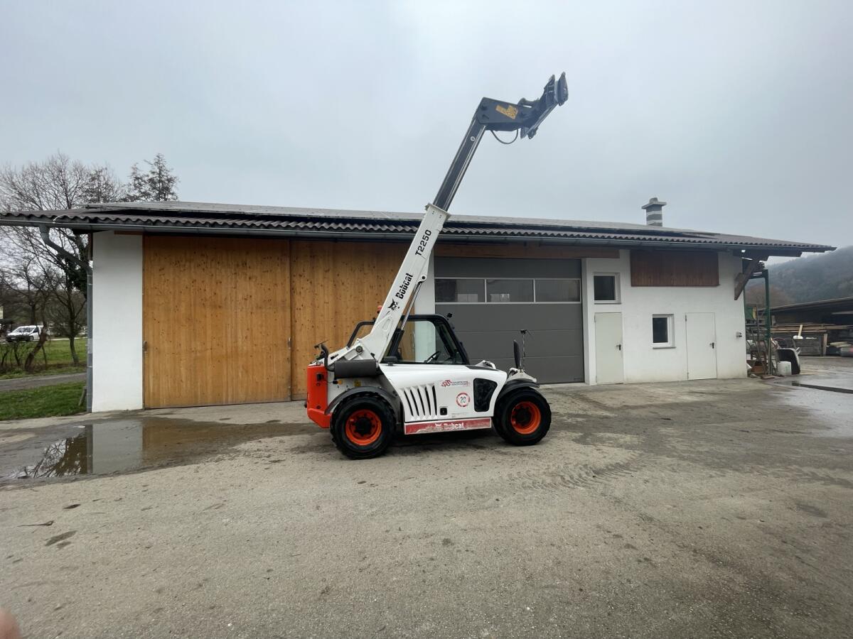 Teleskoplader Bobcat T2250 2