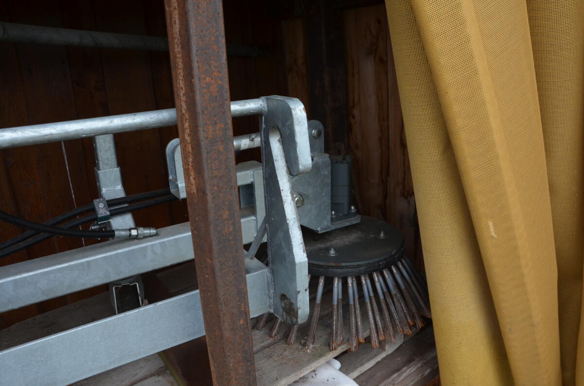 Verkaufe neuwertige Wildkrautbürste (Weidemann) 2