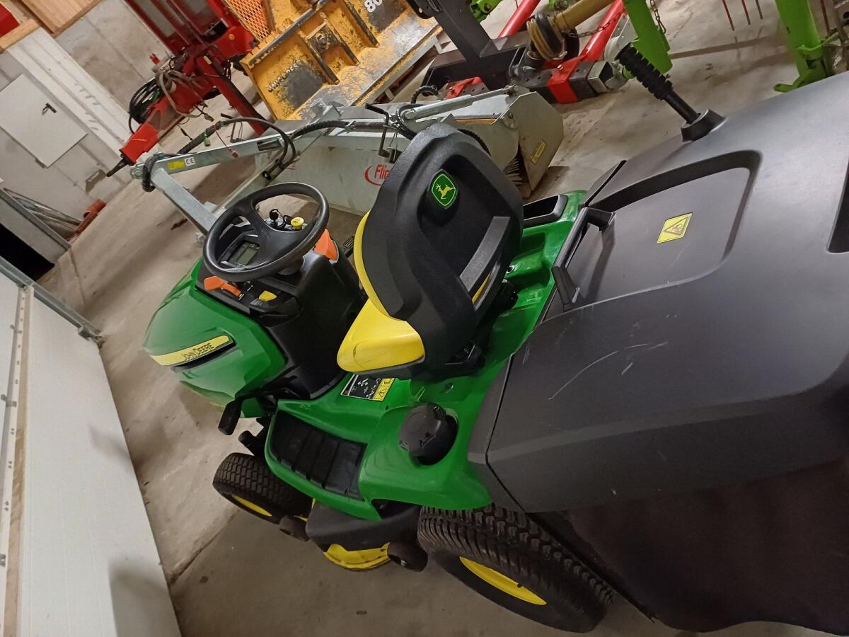John Deere Rasentraktor X 350R 2