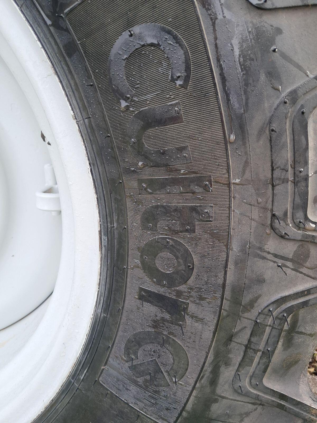 Kompletträder Traktorreifen Traktorräder Cultor 2