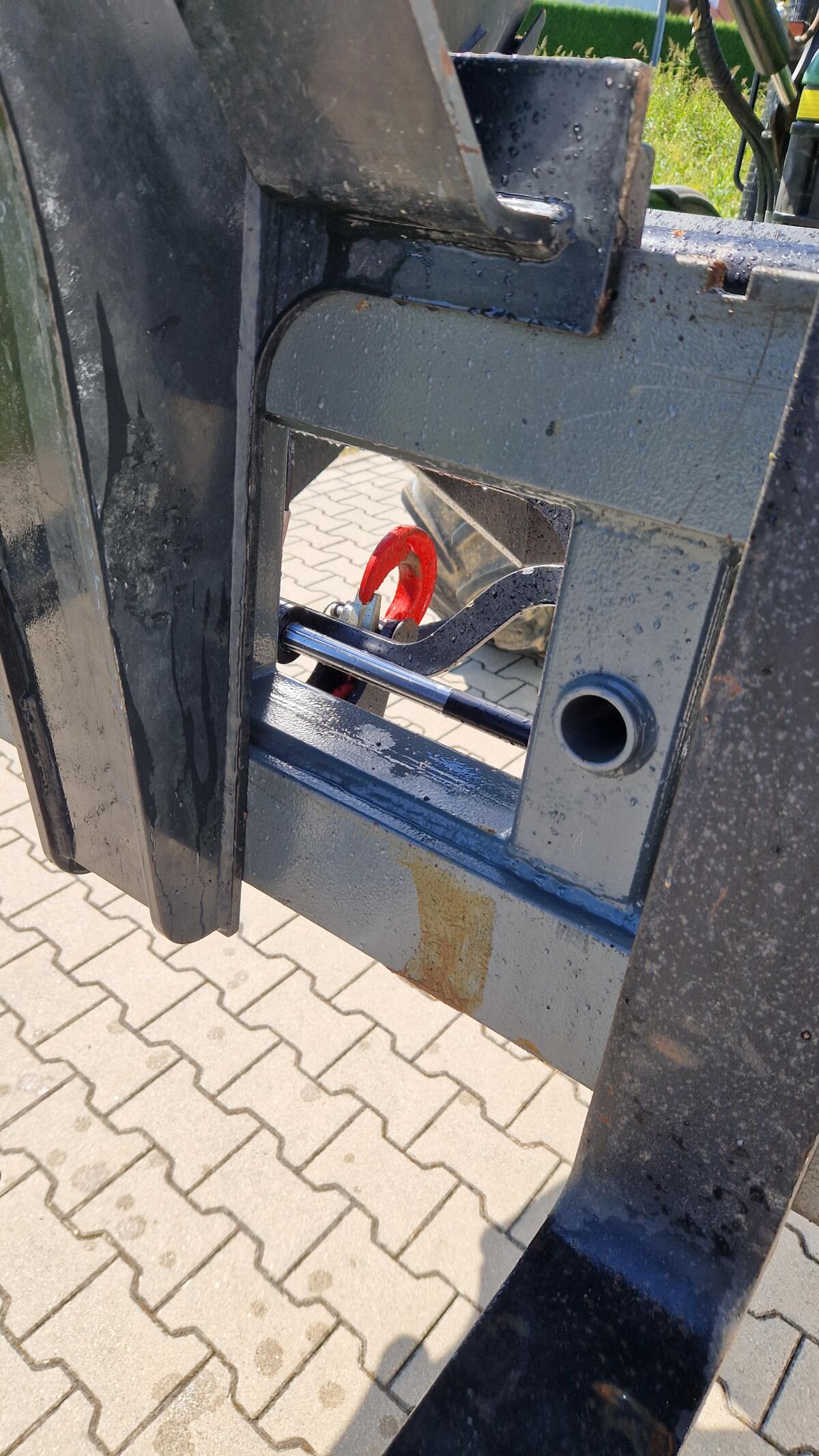 Palletengabel mit Niederhalter 3