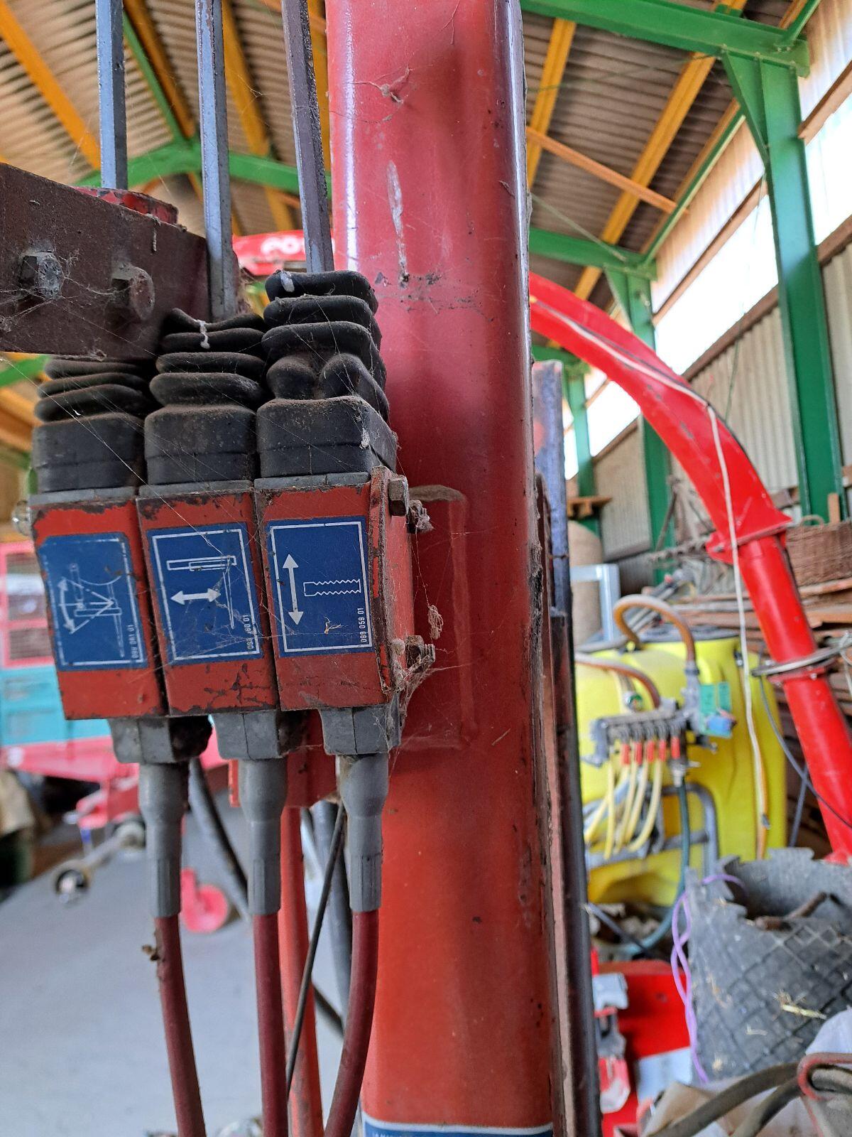 Verkaufe Kuhn Siloblockschneider 2