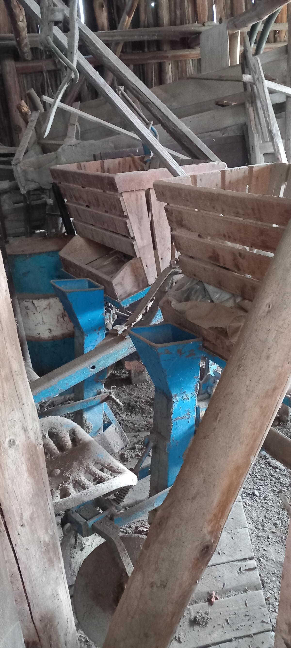 Erdäpfel-Legegerät und Roder 2