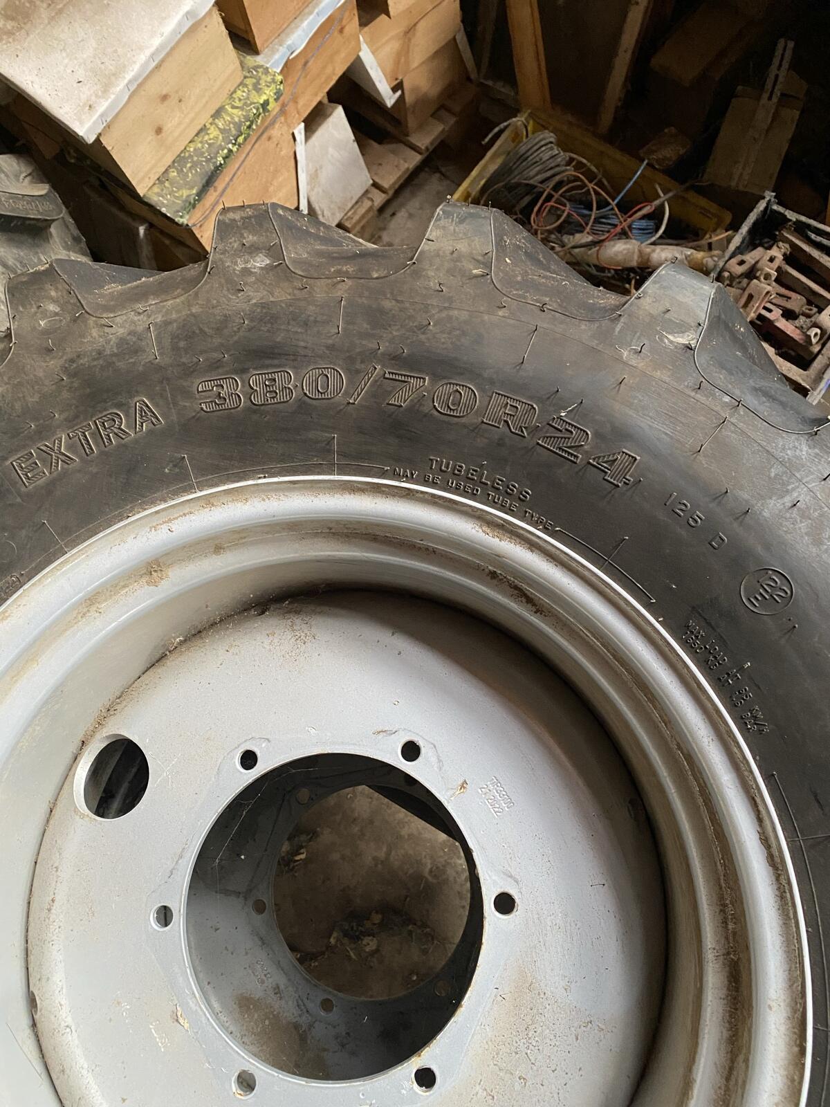 Reifen Neu – Case Farmall 90C 3