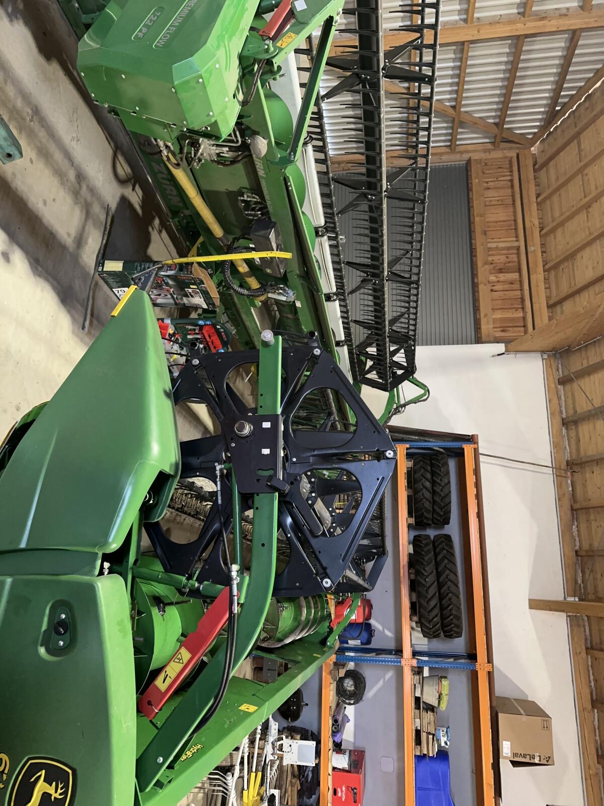 Mähdrescher John Deere T560 HM 3