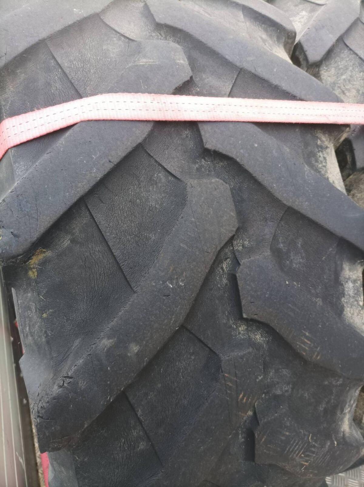 Traktorreifen zu verschenken 3