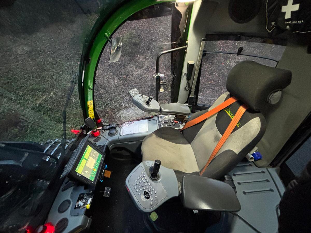 Harvester John Deere 1270 E mit Waratah 480 2