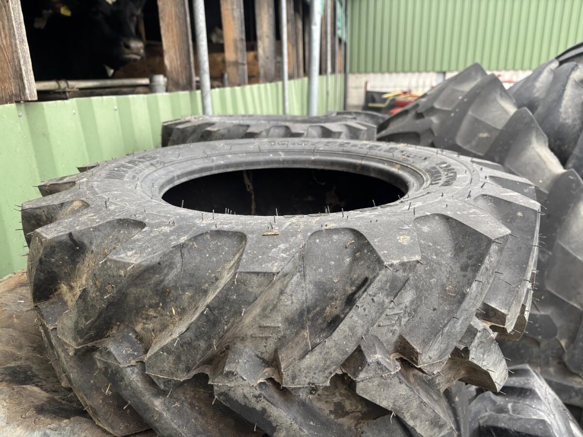 Reifen 10.0/75-15.3 AS. Neu 2