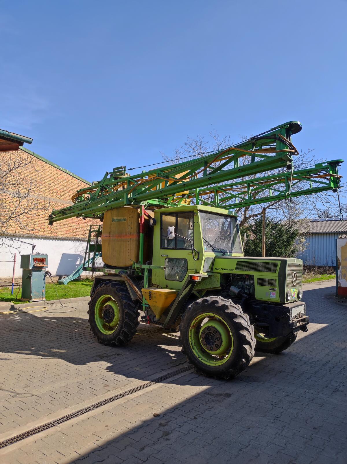 MB-TRAC 800 + Dammanspritze 3