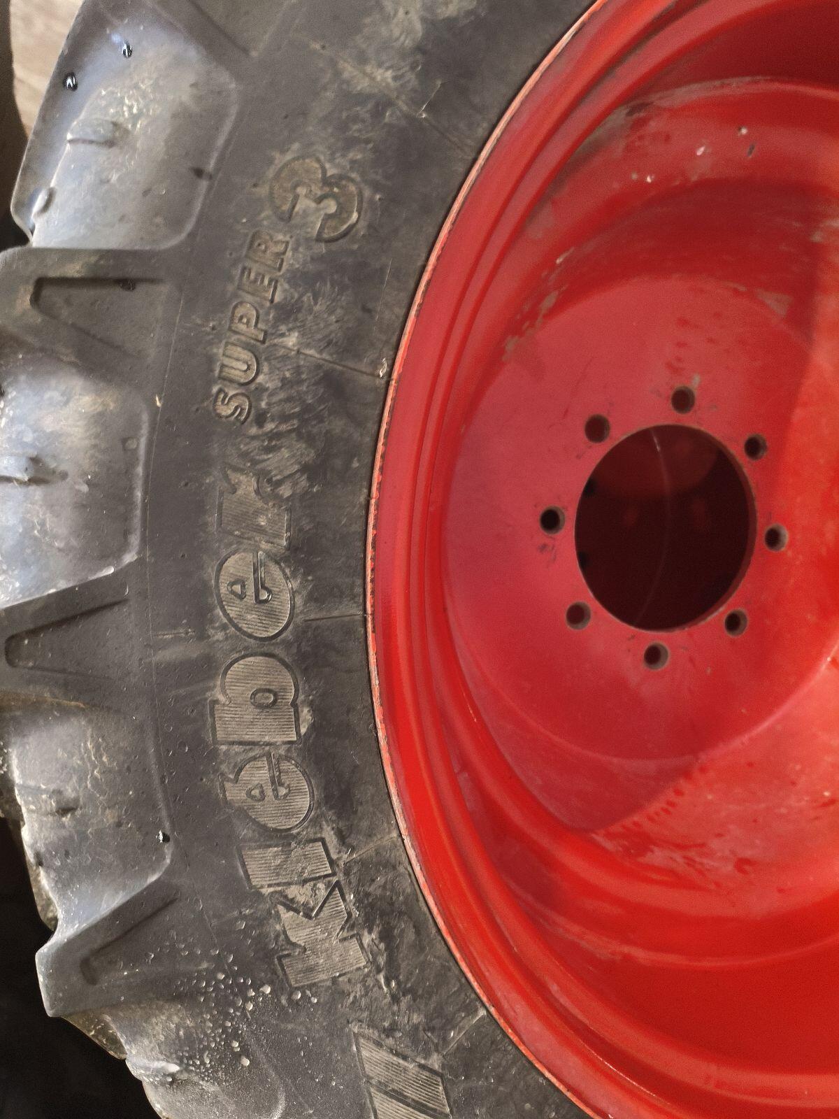 Pflegebereifung Fendt 411 2